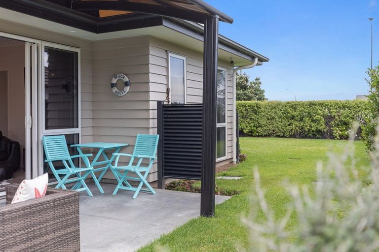 Photo of property in 77 Sandhurst Drive, Papamoa Beach, Papamoa, 3118