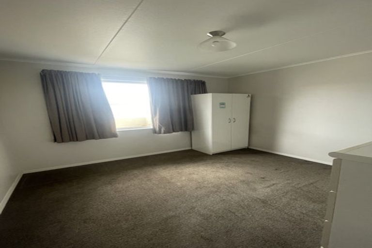 Photo of property in 12 Fitzpatrick Street, Newlands, Wellington, 6037