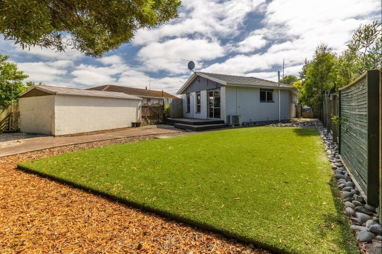 Photo of property in 476 Mairehau Road, Parklands, Christchurch, 8083