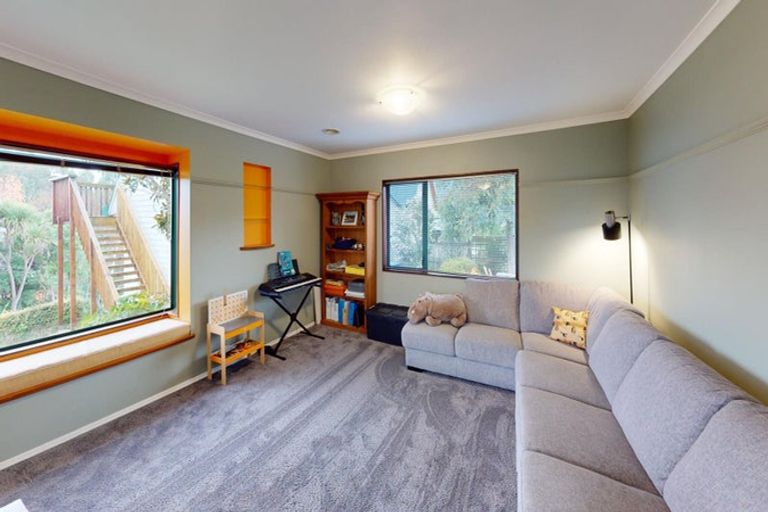 Photo of property in 24 Cashmere Drive, Fitzherbert, Palmerston North, 4410