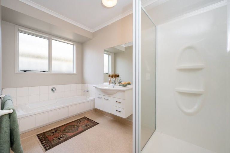 Photo of property in 17a Meeanee Road, Taradale, Napier, 4112