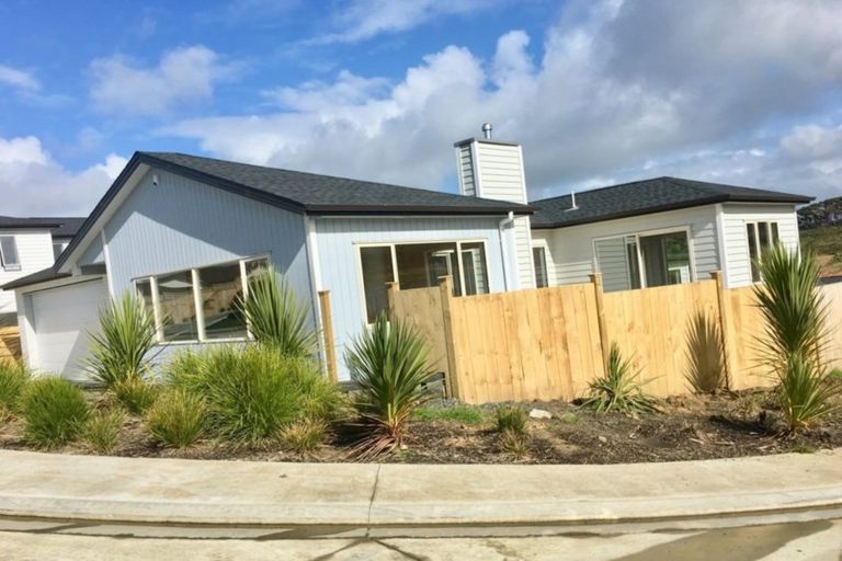 Photo of property in 11 Franheim Crescent, Orewa, 0931