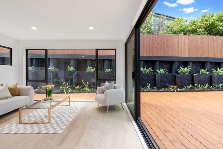 Photo of property in 82a Kittiwake Drive, Schnapper Rock, Auckland, 0632