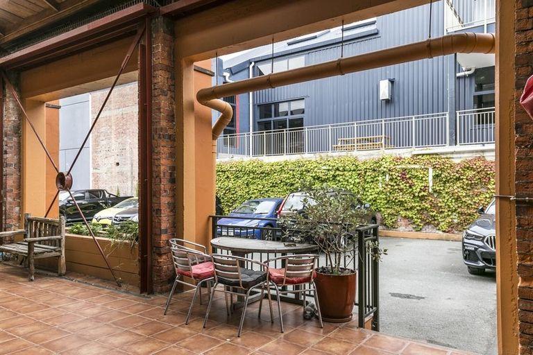 Photo of property in Courtenay Mews Apartments, 12/14u Alpha Street, Te Aro, Wellington, 6011