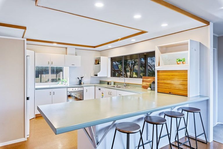 Photo of property in 6 The Avenue, Paraparaumu Beach, Paraparaumu, 5032