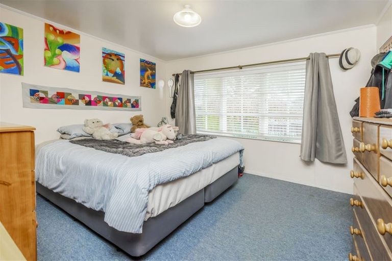 Photo of property in 10 Helms Place, Manurewa, Auckland, 2102