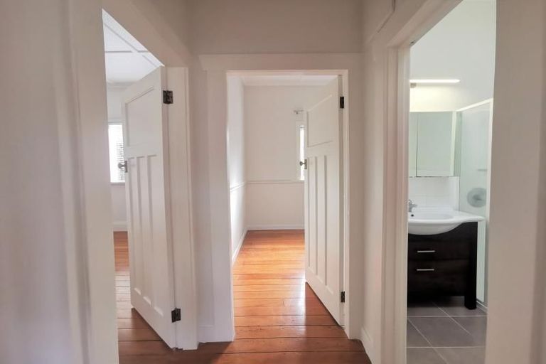 Photo of property in 46 Colonial Road, Birkenhead, Auckland, 0626