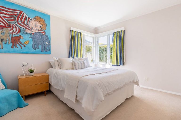 Photo of property in 28 Karu Crescent, Waikanae, 5036