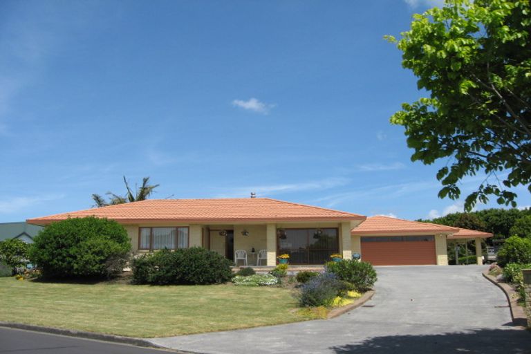 Photo of property in 24 Sunny Crescent, Huapai, Kumeu, 0810