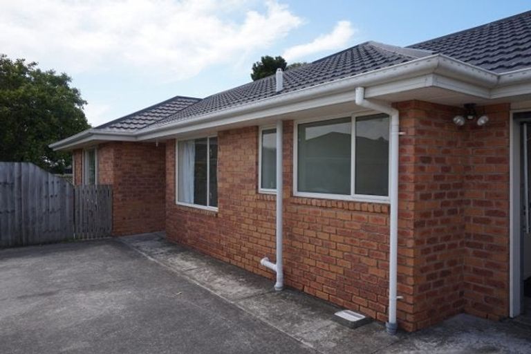 Photo of property in 2/80 Middlepark Road, Sockburn, Christchurch, 8042