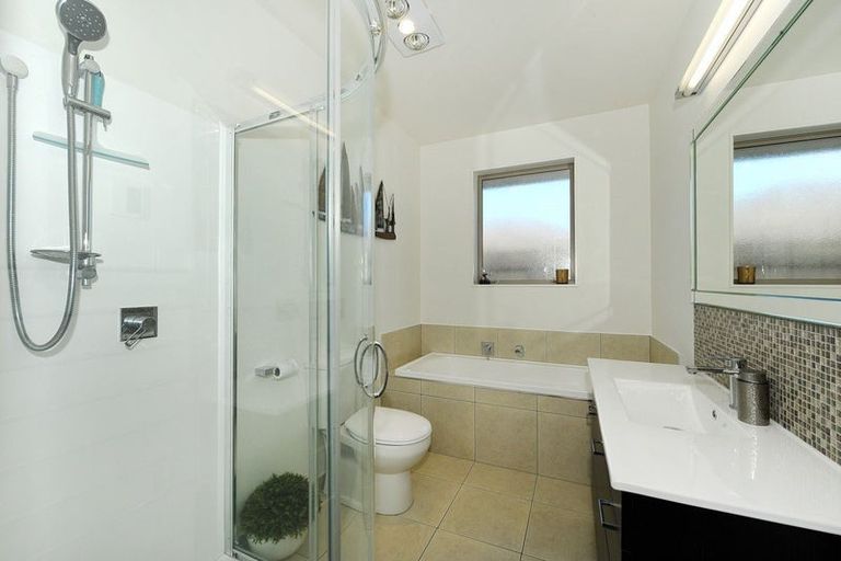 Photo of property in 11 Jefferson Close, Halswell, Christchurch, 8025