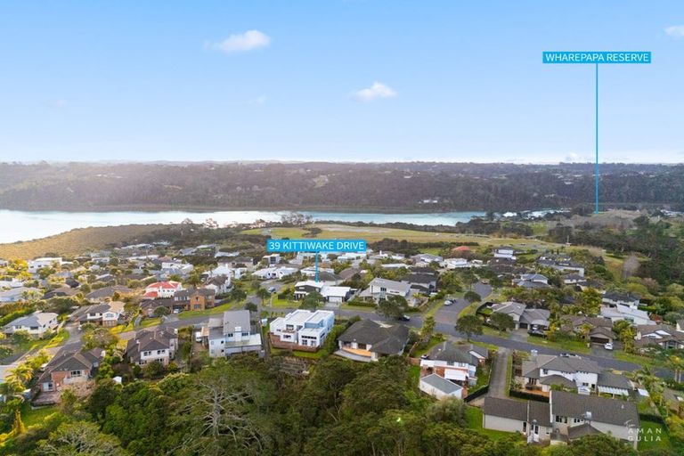 Photo of property in 39 Kittiwake Drive, Schnapper Rock, Auckland, 0632