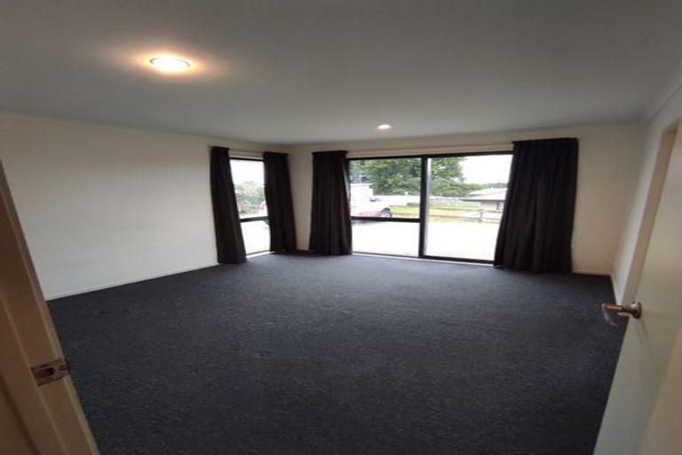 Photo of property in 19 Mcgowan Rise, Tuakau, 2121