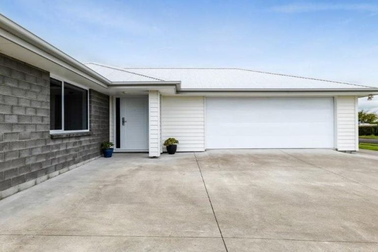 Photo of property in 2 Mercade Close, Stratford, 4332