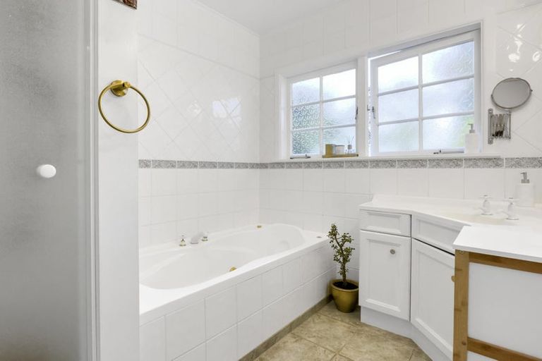 Photo of property in 792 West Coast Road, Oratia, Auckland, 0604