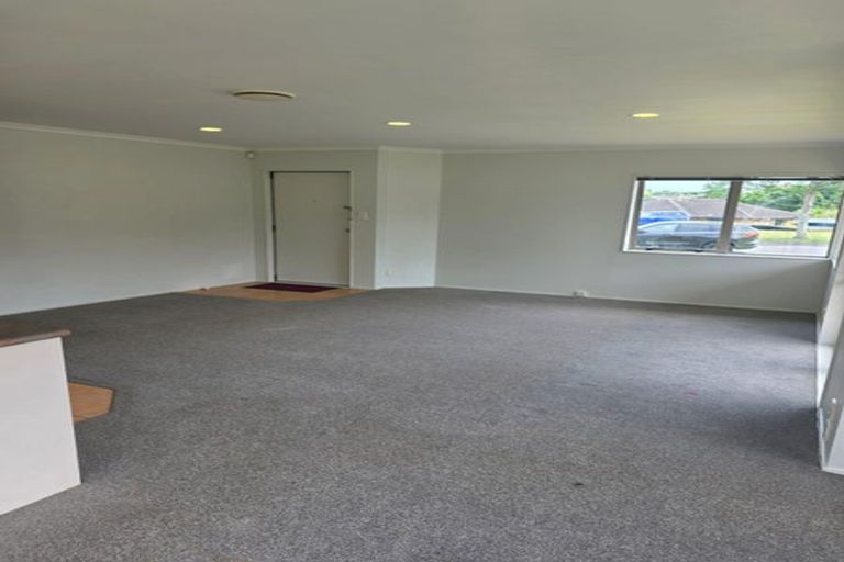 Photo of property in 16 Loughinisland Place, Weymouth, Auckland, 2103