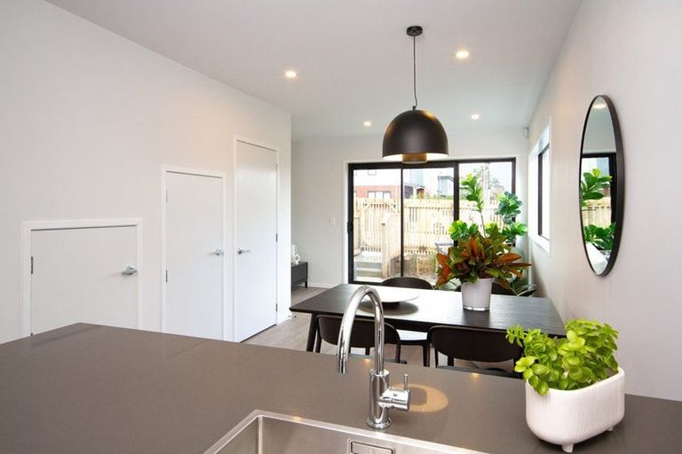 Photo of property in 11 Whati Lane, Henderson, Auckland, 0612