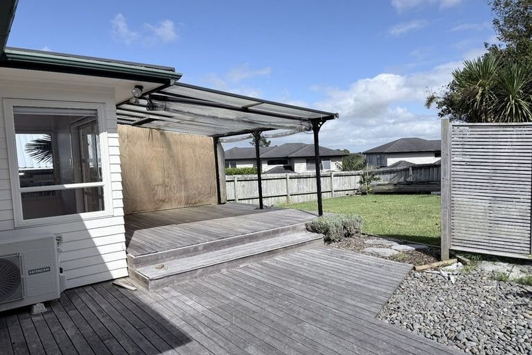 Photo of property in 1/3 Hauraki Crescent, Pinehill, Auckland, 0632