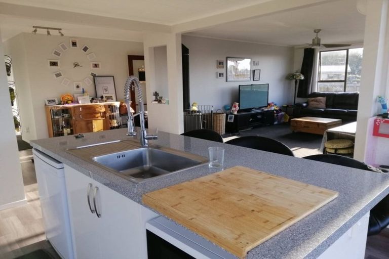 Photo of property in 6 Kamahi Avenue, Hawera, 4610