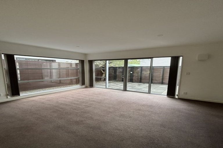 Photo of property in 12 Tiketike Way, Brooklyn, Wellington, 6021