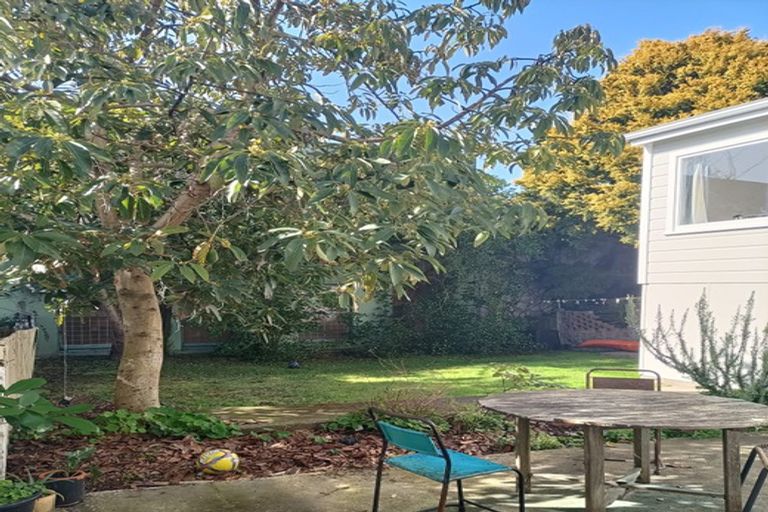 Photo of property in 19 Myrtle Crescent, Mount Cook, Wellington, 6021