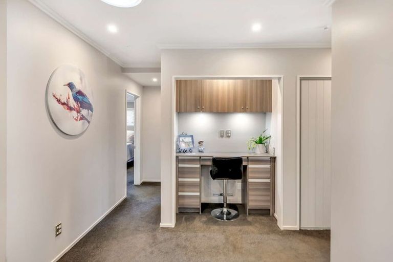 Photo of property in 27 Foresters Crescent, Parklands, Christchurch, 8083