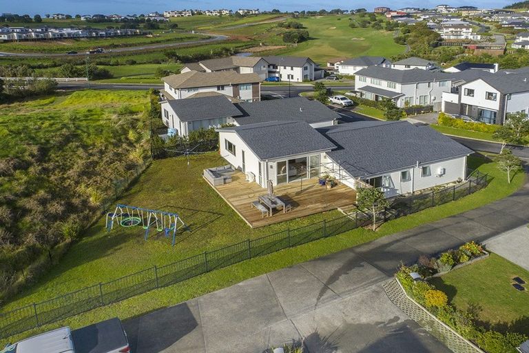 Photo of property in 33 Kaipuke Crescent, Gulf Harbour, Whangaparaoa, 0930
