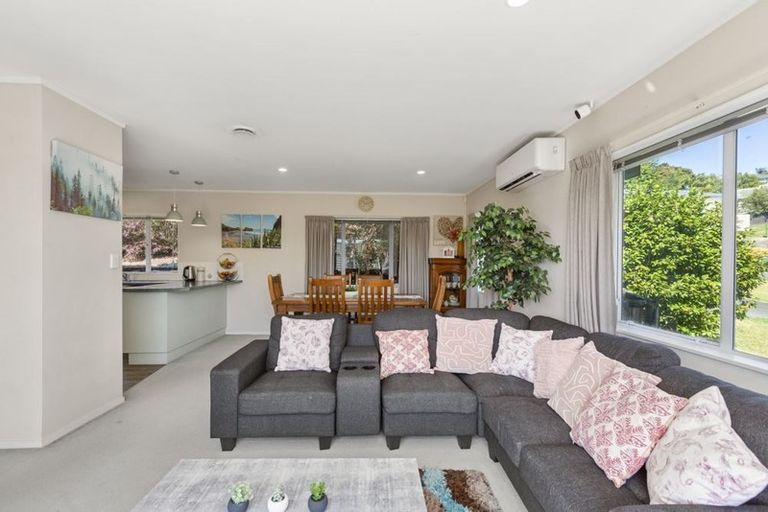 Photo of property in 10 Ryden Place, Glen Eden, Auckland, 0602