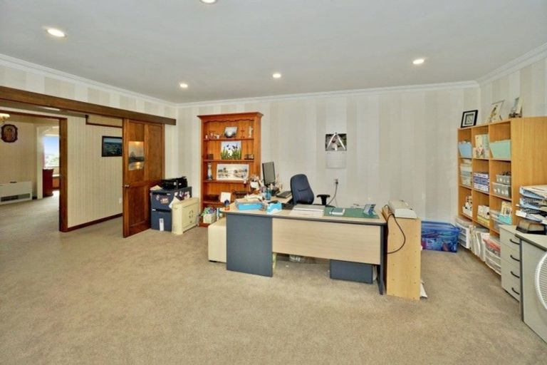 Photo of property in 16 Randell Place, Te Puke, 3119