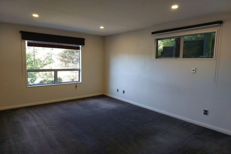 Photo of property in 21 Kopiko Way, Brooklyn, Wellington, 6021