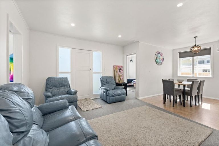 Photo of property in 128 Cornfoot Street, Castlecliff, Whanganui, 4501