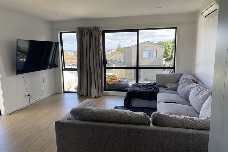 Photo of property in 24 Otaimako Place, Mangere, Auckland, 2022