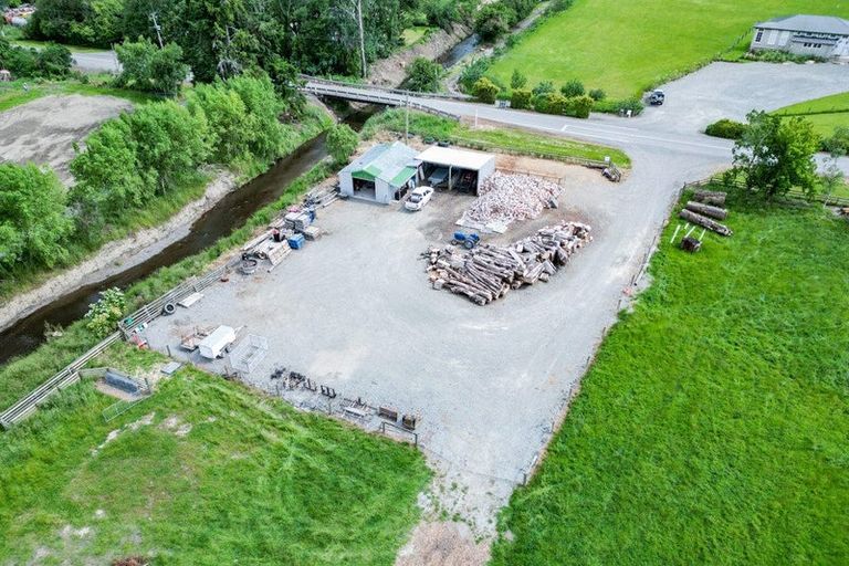 Photo of property in 61 Moore Road, Winton, 9781