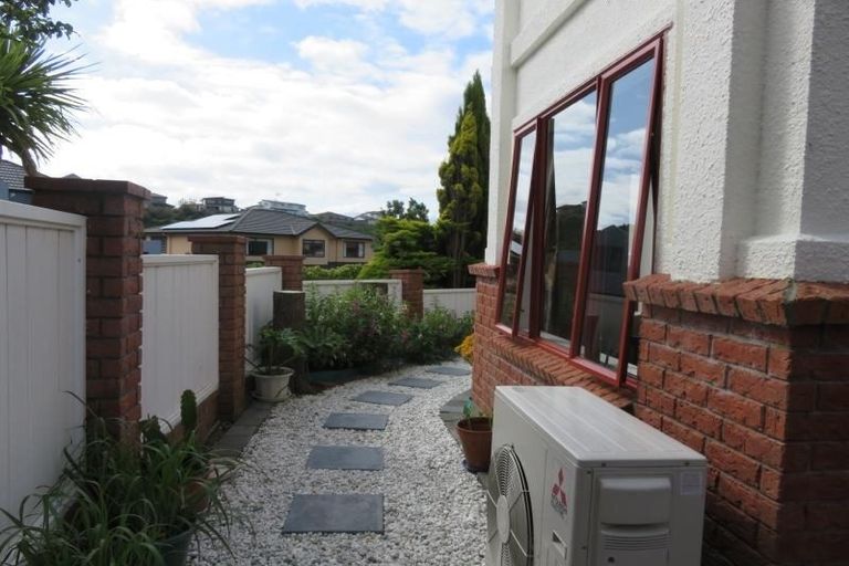 Photo of property in 27 Amesbury Drive, Churton Park, Wellington, 6037