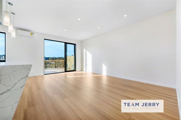 Photo of property in 5 Puihi Crescent, Massey, Auckland, 0614