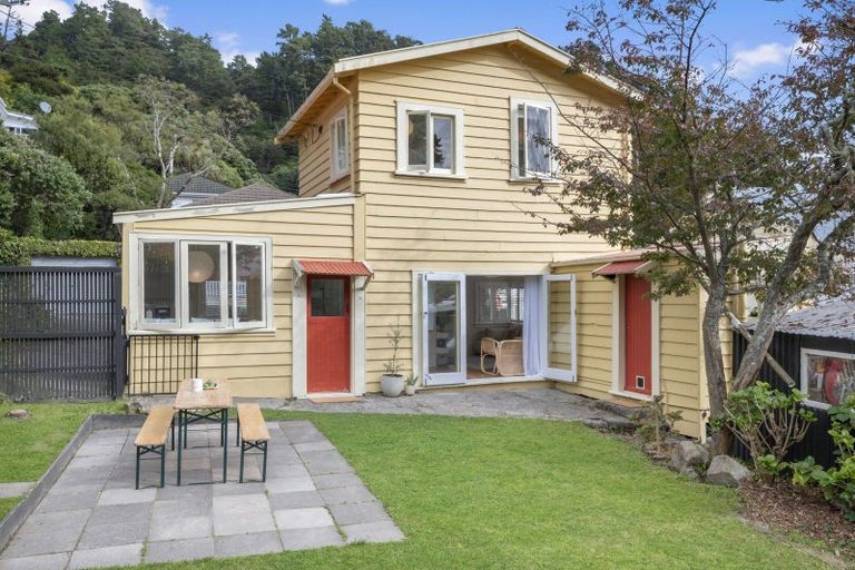 Photo of property in 28 Totara Street, Eastbourne, Lower Hutt, 5013