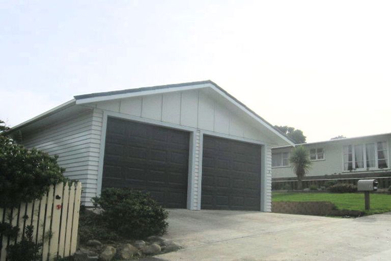 Photo of property in 2 Wattle Grove, Maungaraki, Lower Hutt, 5010