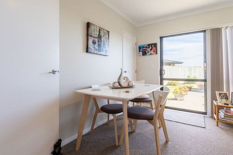 Photo of property in Rangeview Villas, 10/9 Fuller Close, Levin, 5510