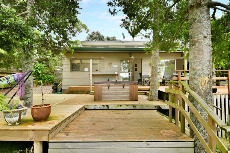 Photo of property in 47 Gledstane Road, Stanmore Bay, Whangaparaoa, 0932