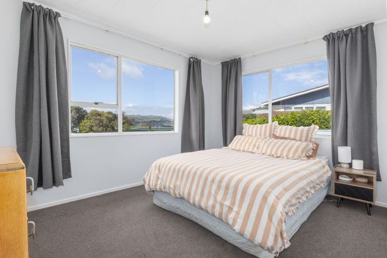 Photo of property in 2 Pennant Grove, Titahi Bay, Porirua, 5022