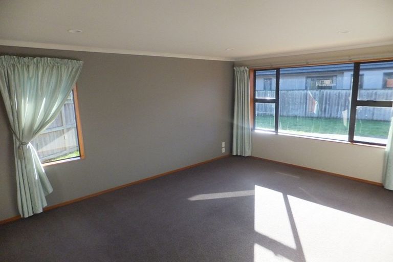 Photo of property in 16 Gibbston Close, Huntington, Hamilton, 3210