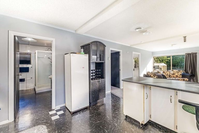 Photo of property in 84 Pioneer Road, Moturoa, New Plymouth, 4310