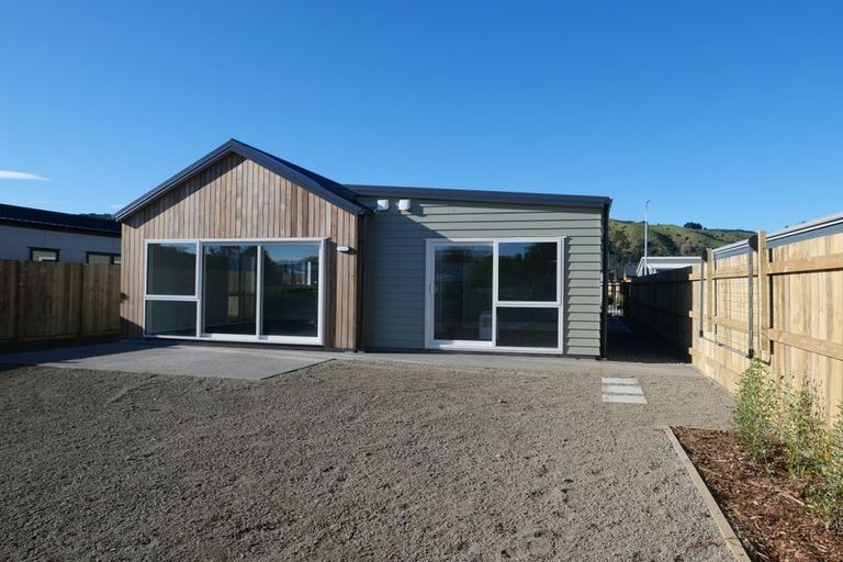 Photo of property in 32 Koru Loop, Paraparaumu, 5032