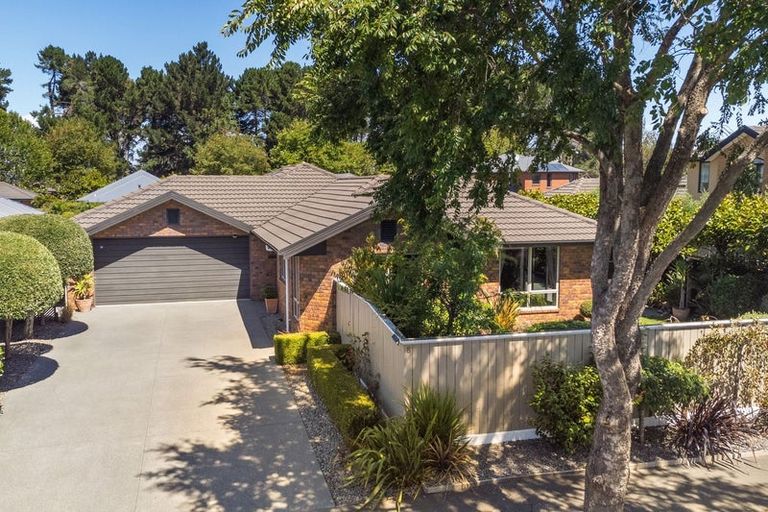 Photo of property in 8 Hoihere Place, Parklands, Christchurch, 8083