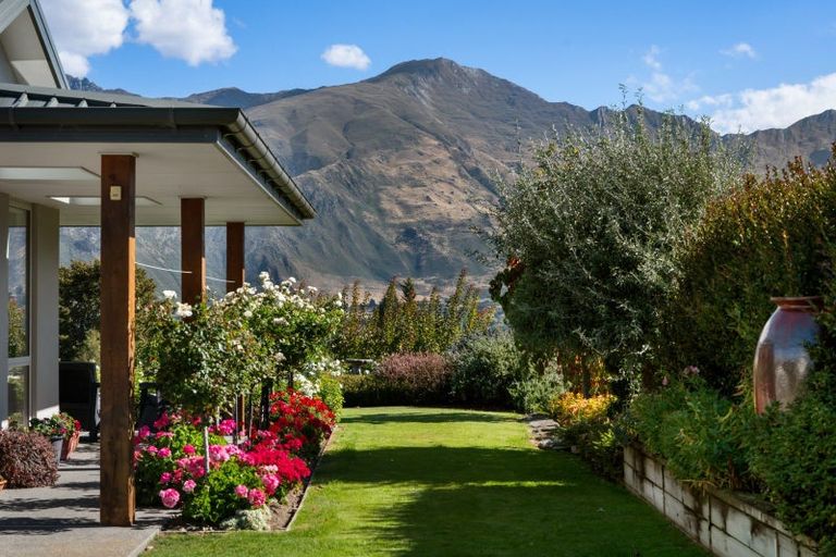 Photo of property in 28 Greenbelt Place, Wanaka, 9305
