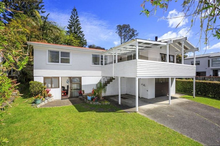 Photo of property in 17 Halberg Street, Glenfield, Auckland, 0629