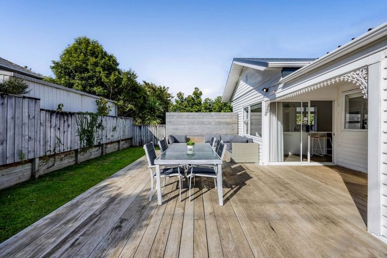 Photo of property in 2 Moana Crescent, Blagdon, New Plymouth, 4310