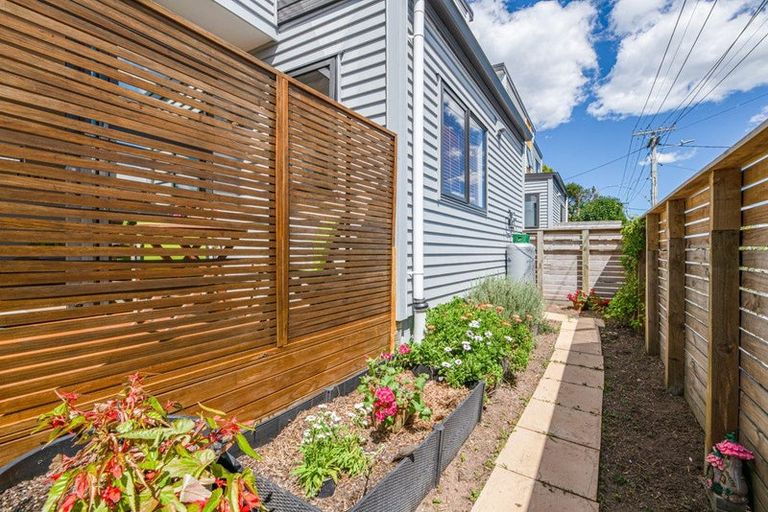 Photo of property in 1/4 Edgerton Road, Te Atatu Peninsula, Auckland, 0610