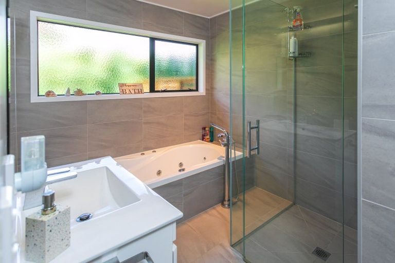 Photo of property in 5 Rewa Rewa Valley, Tairua, 3508