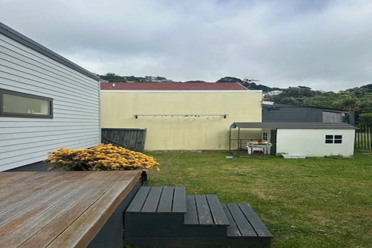 Photo of property in 21 Endeavour Street, Lyall Bay, Wellington, 6022